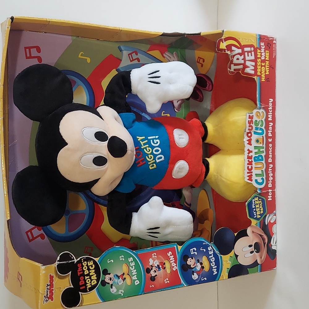 Mickey mouse club house hot dignity dance & play mickey .New in box ,dated 2018.
